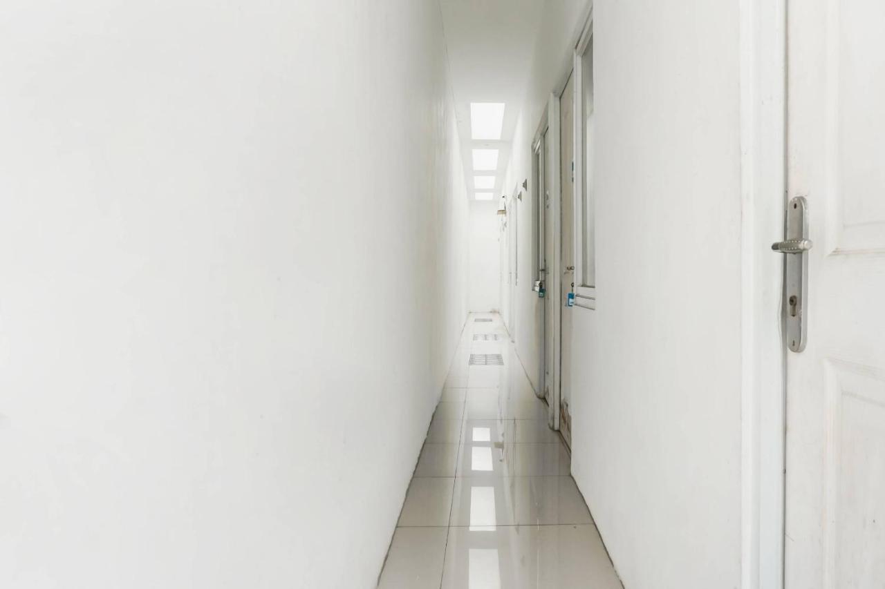 Super Oyo 91074 Stariez Senen Syariah Hotel Джакарта Екстериор снимка