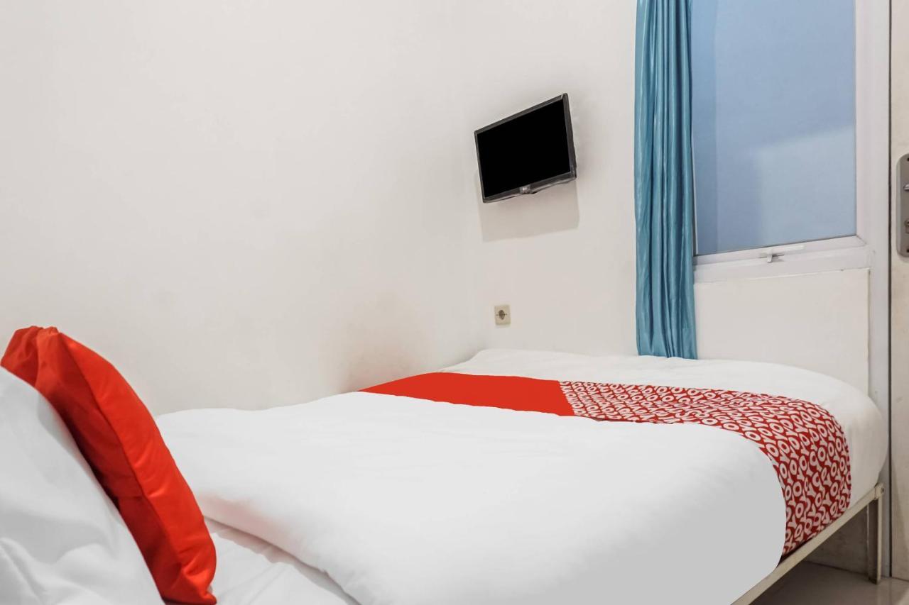 Super Oyo 91074 Stariez Senen Syariah Hotel Джакарта Екстериор снимка