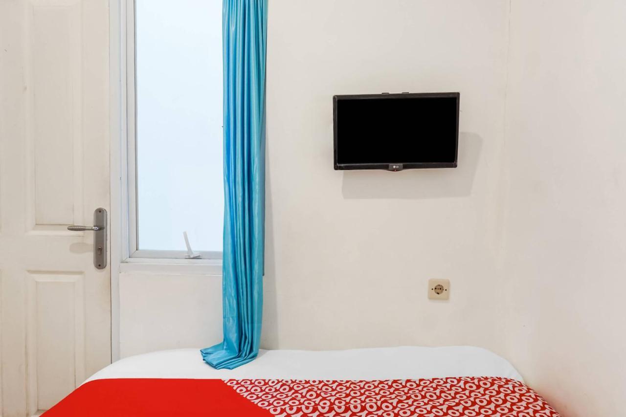 Super Oyo 91074 Stariez Senen Syariah Hotel Джакарта Екстериор снимка