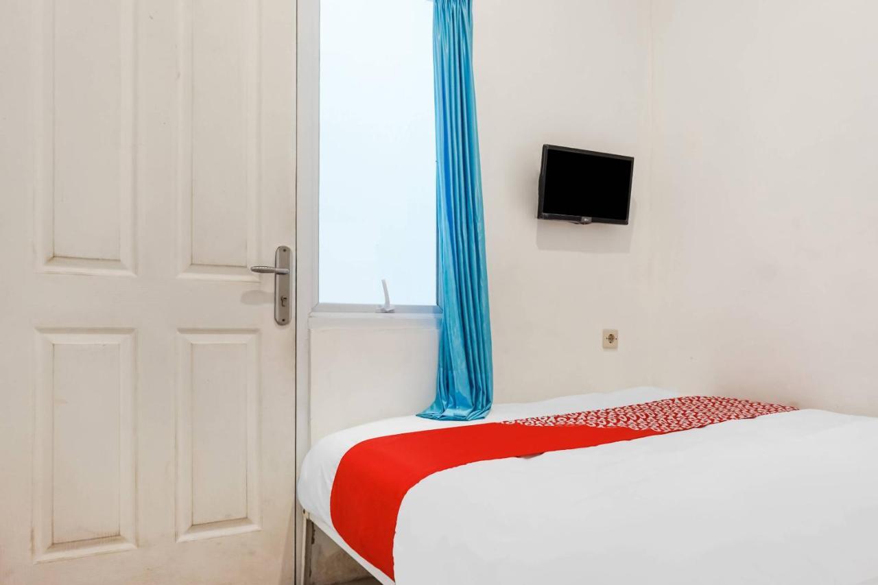 Super Oyo 91074 Stariez Senen Syariah Hotel Джакарта Екстериор снимка