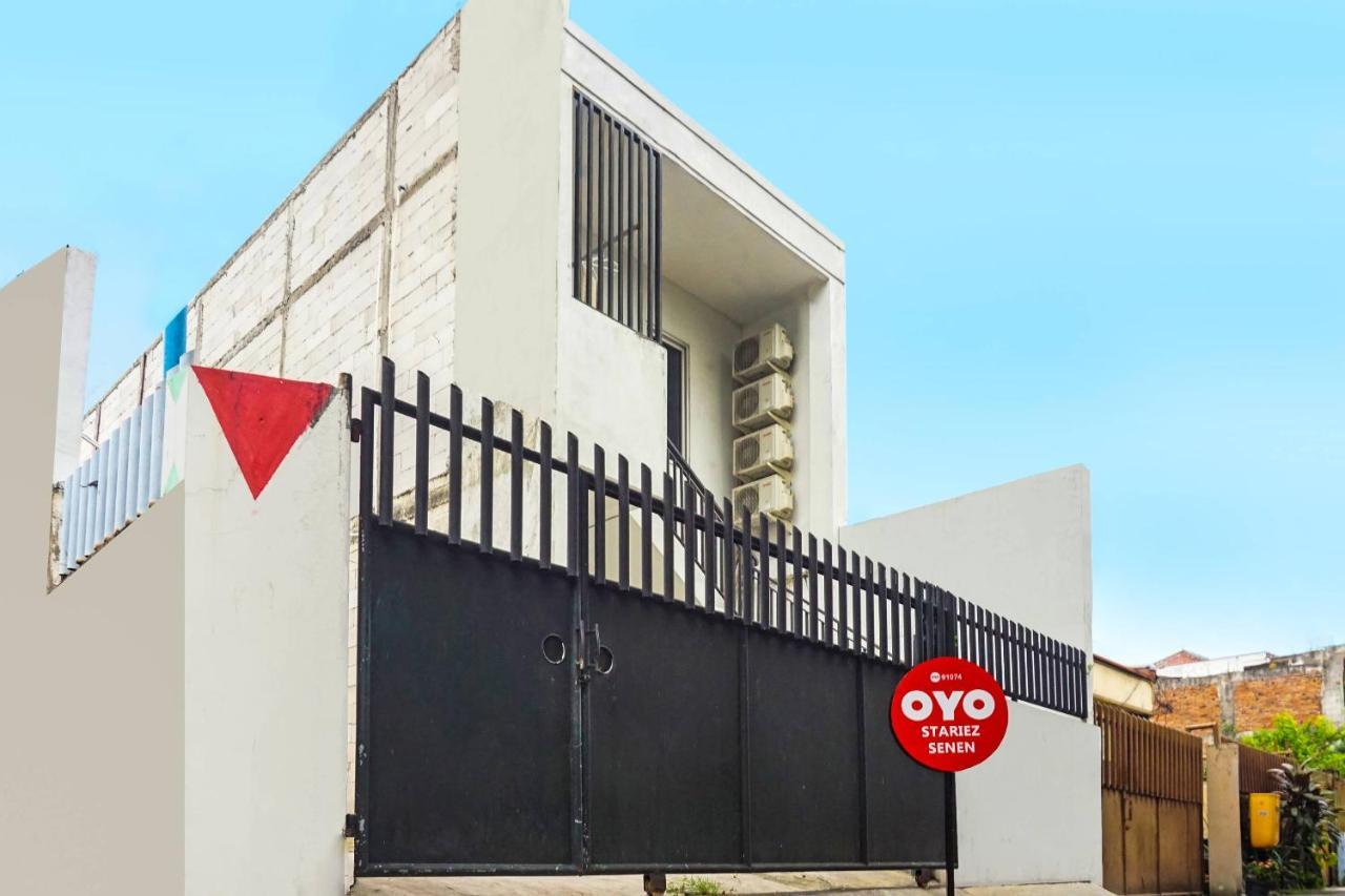 Super Oyo 91074 Stariez Senen Syariah Hotel Джакарта Екстериор снимка