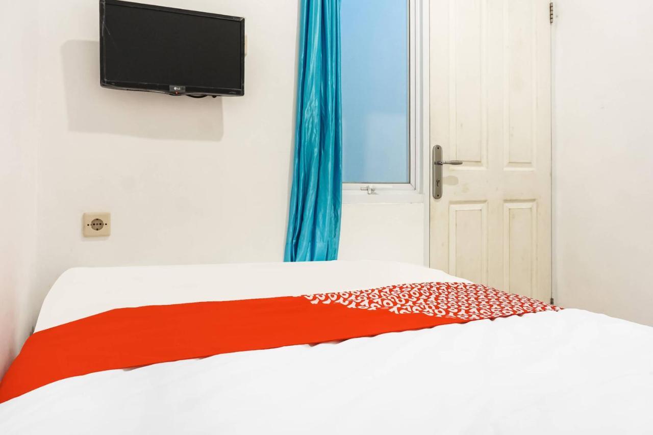 Super Oyo 91074 Stariez Senen Syariah Hotel Джакарта Екстериор снимка